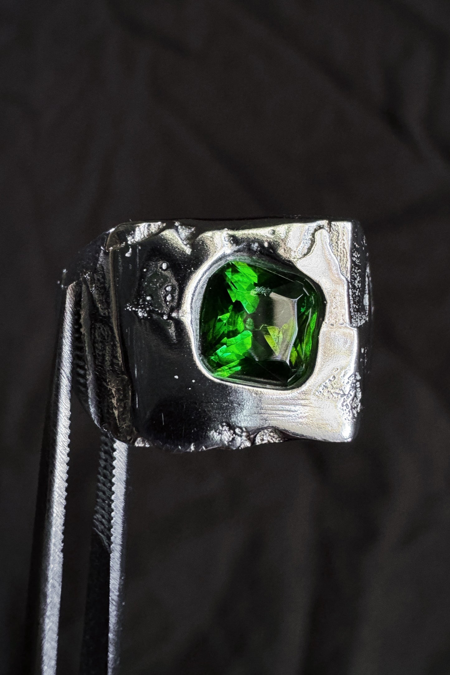 green eye signet