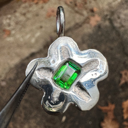 green flower pendant (made to order)