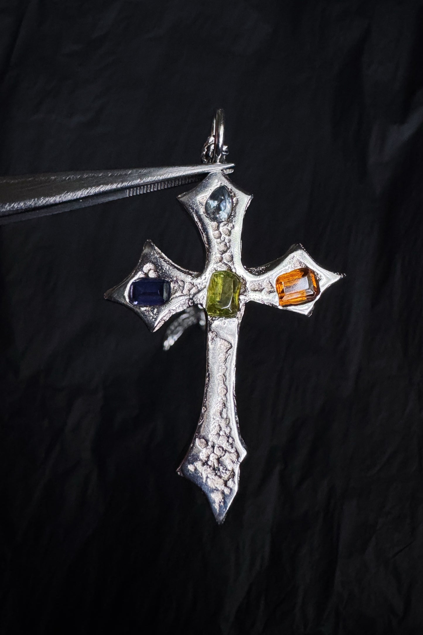 ready to ship / melody cross pendant