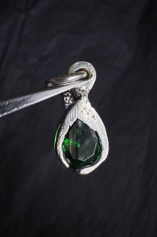 ready to ship / teardrop green pendant